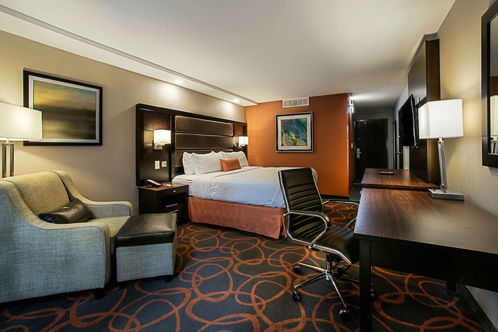 Standard Room, 1 King Bed, Accessible, Bathtub