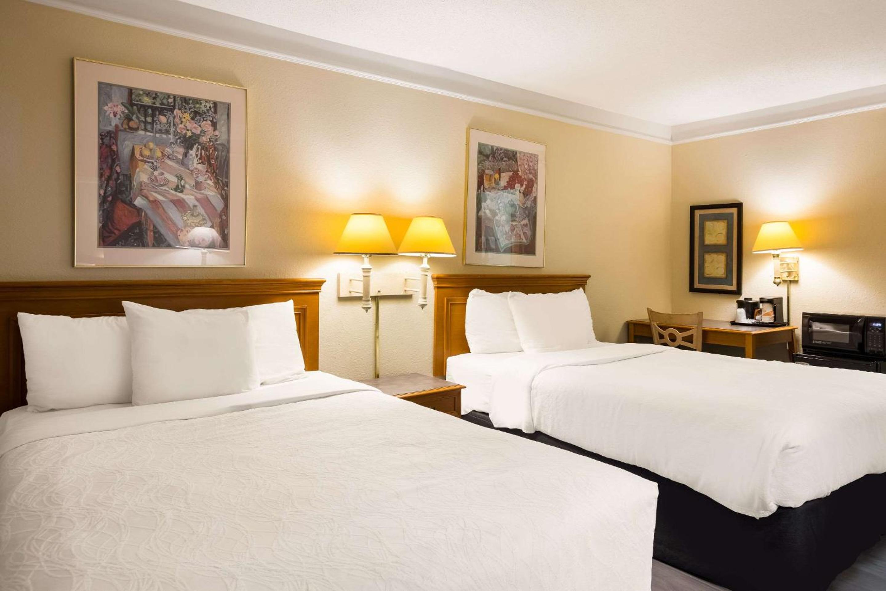 Standard Queen Room