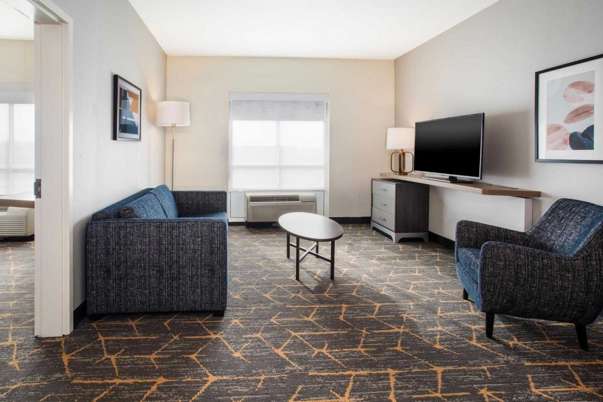 Queen Room with Accessible Transfer Shower - Non-Smoking