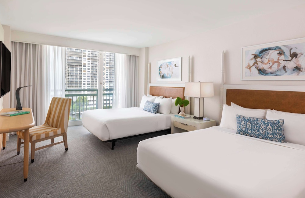 Room, 2 Queen Beds, Accessible, Bathtub