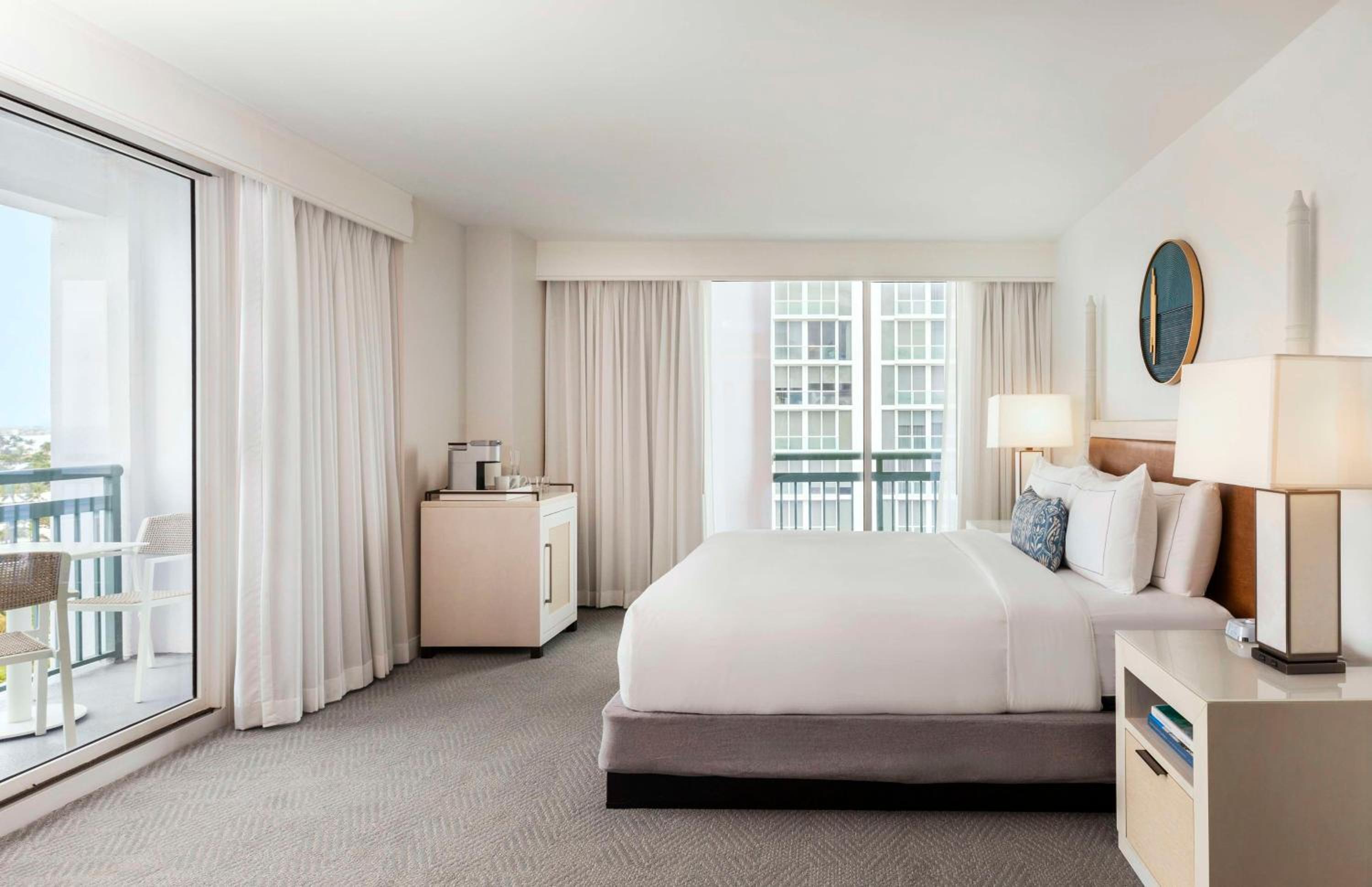 Standard Corner King Room with View