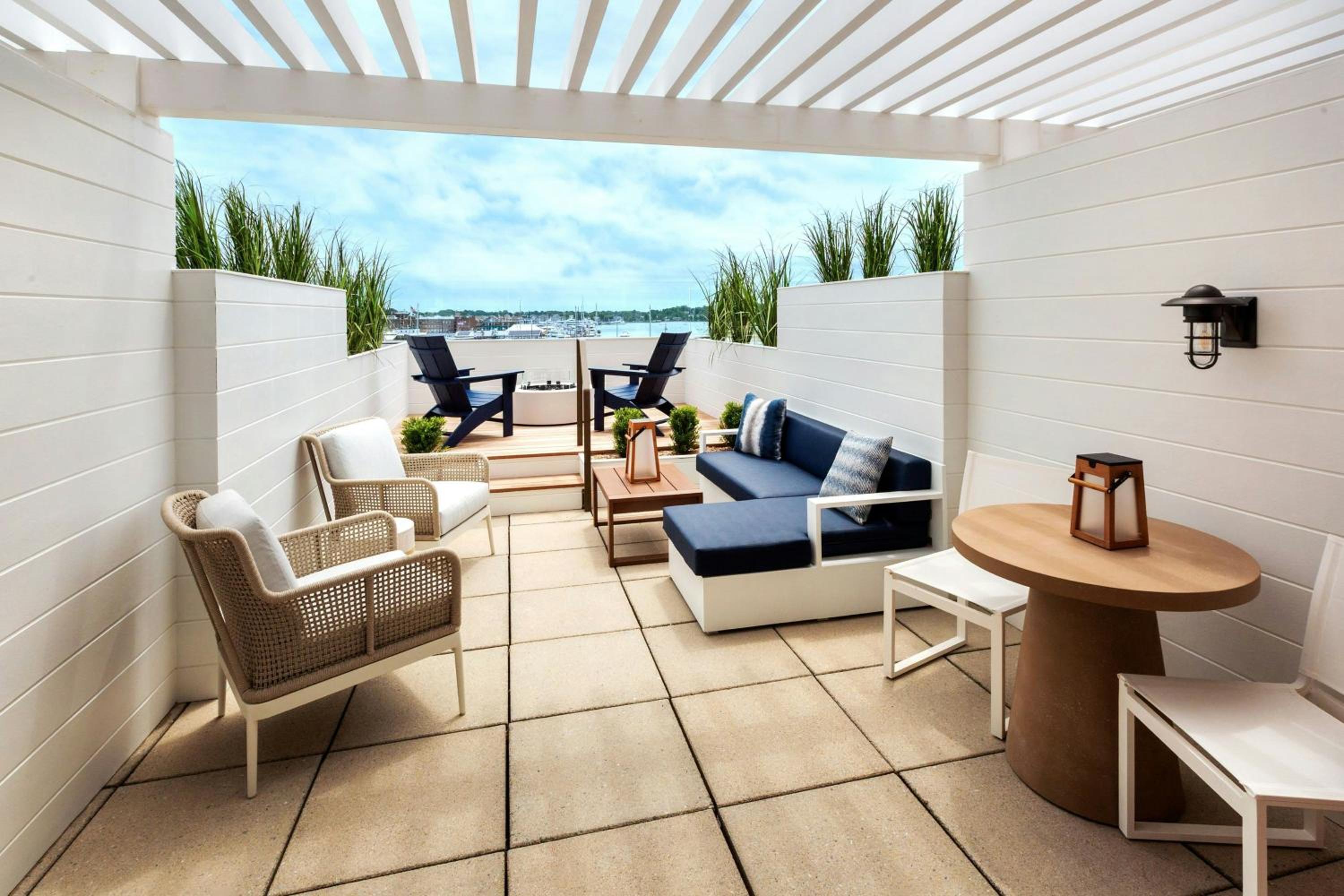 Queen Room with Two Queen Beds and Balcony - Water View