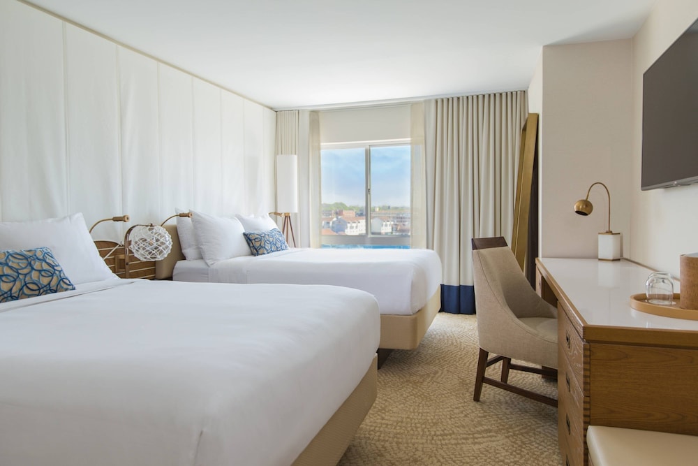 Room, 2 Queen Beds (Mobility Accessible, Roll-in Shower)