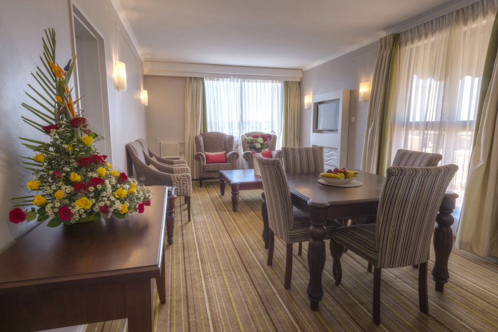 Suite, 1 King Bed, Smoking, City View