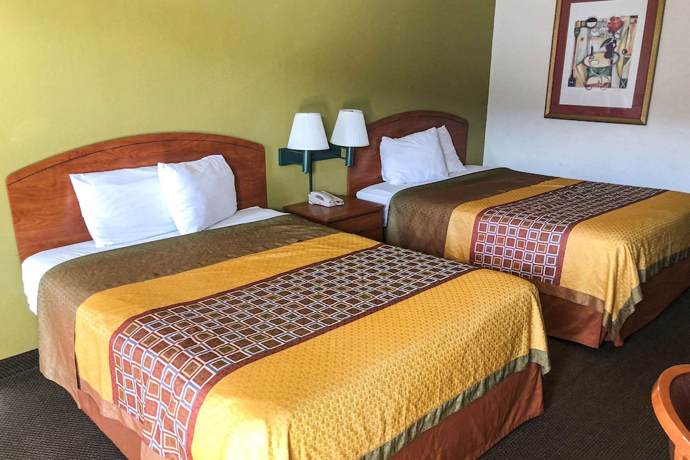 Standard Room, 2 Queen Beds, Smoking
