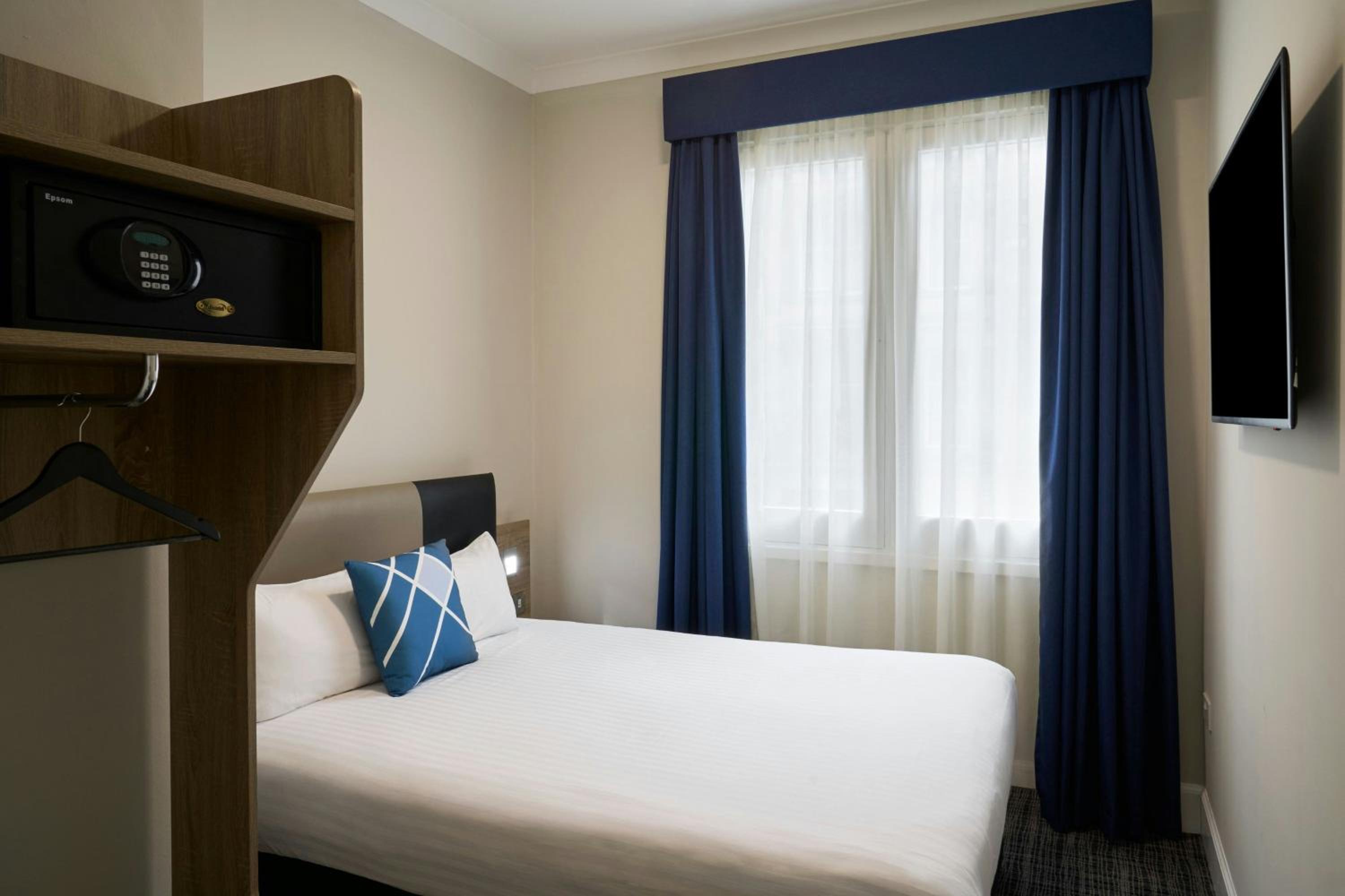 Efficient Double, Efficient Room, 1 Double