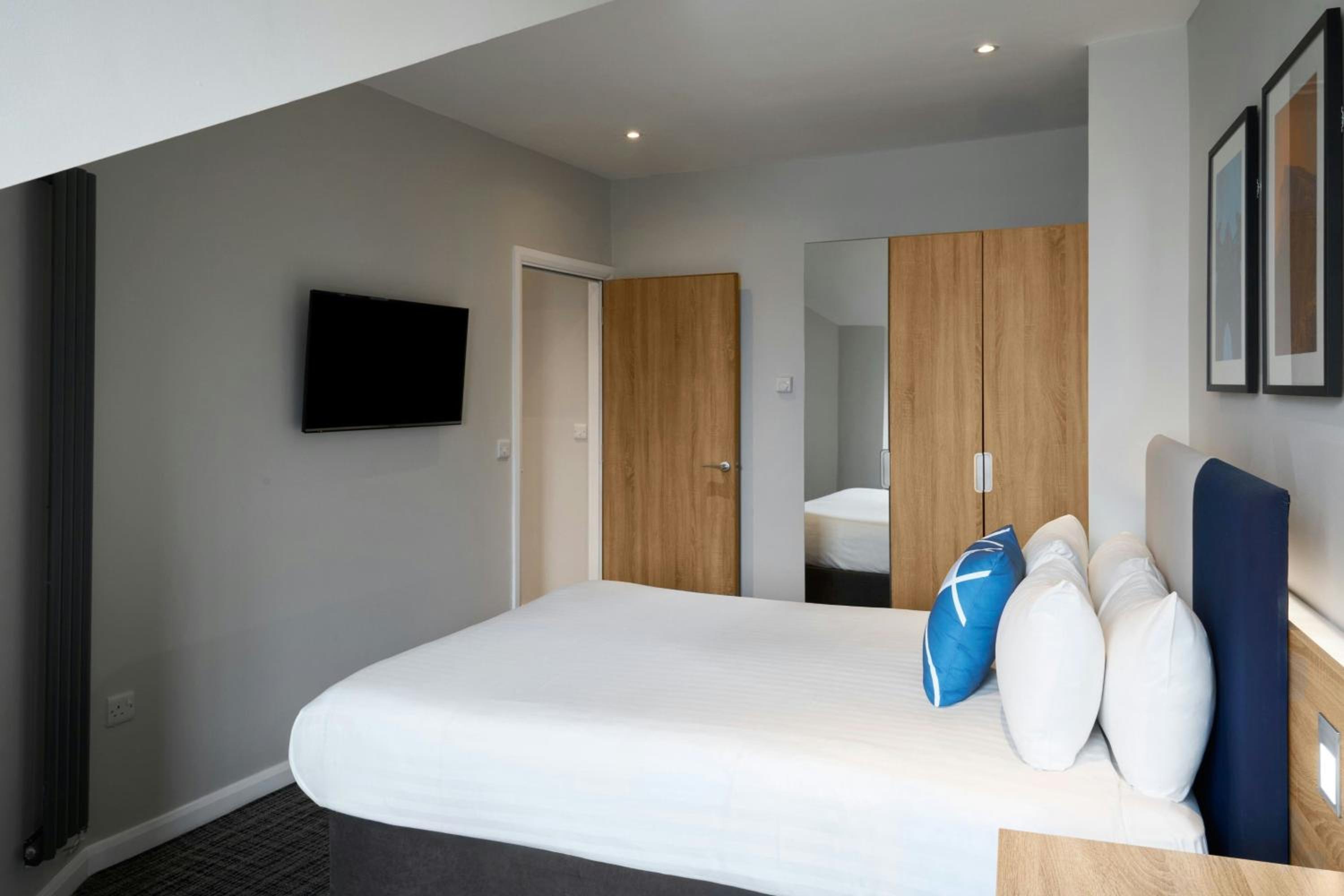 Studio with One Double Bed and Sofa Bed