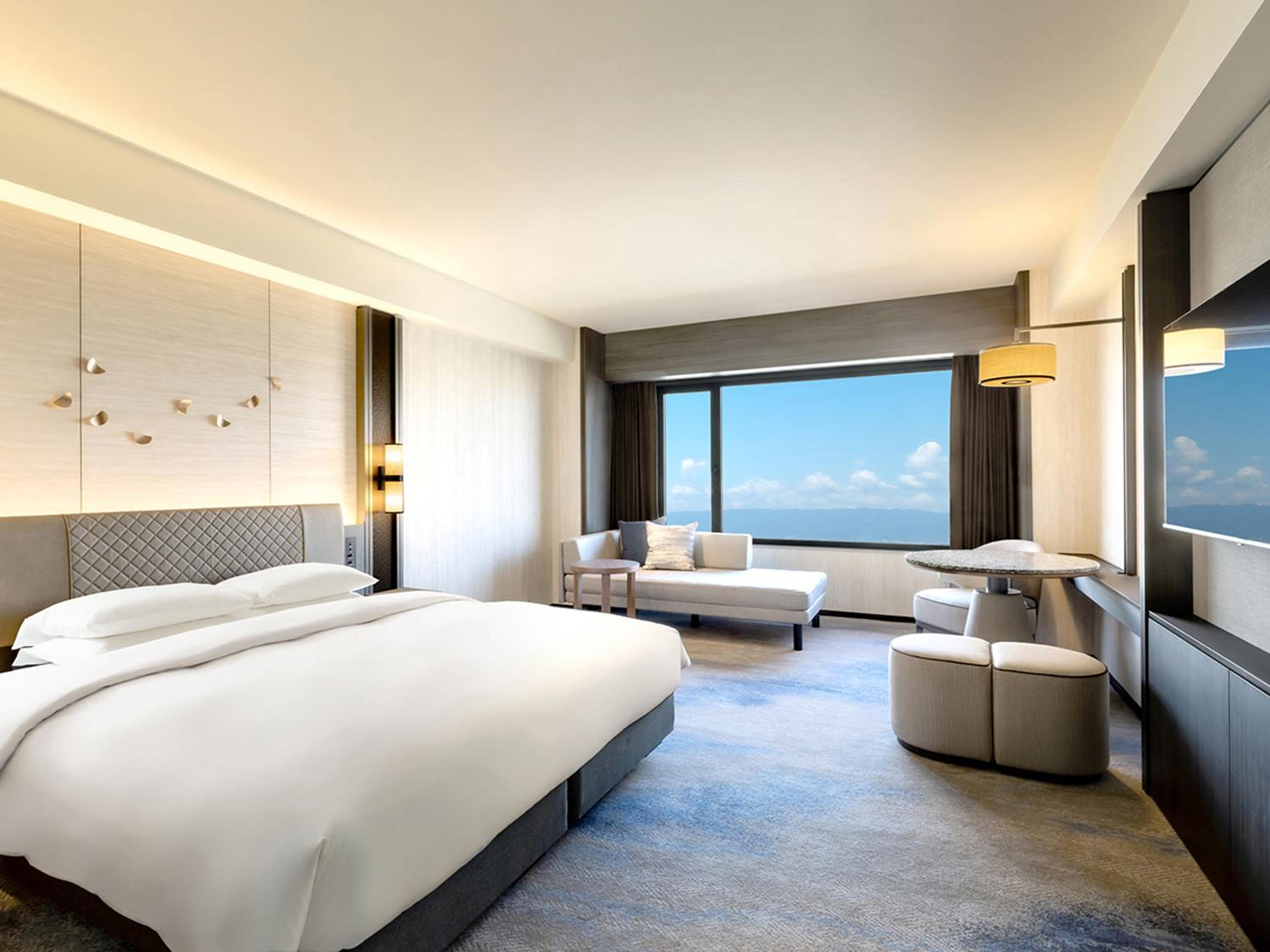 Renovated Deluxe King Room - Non-Smoking