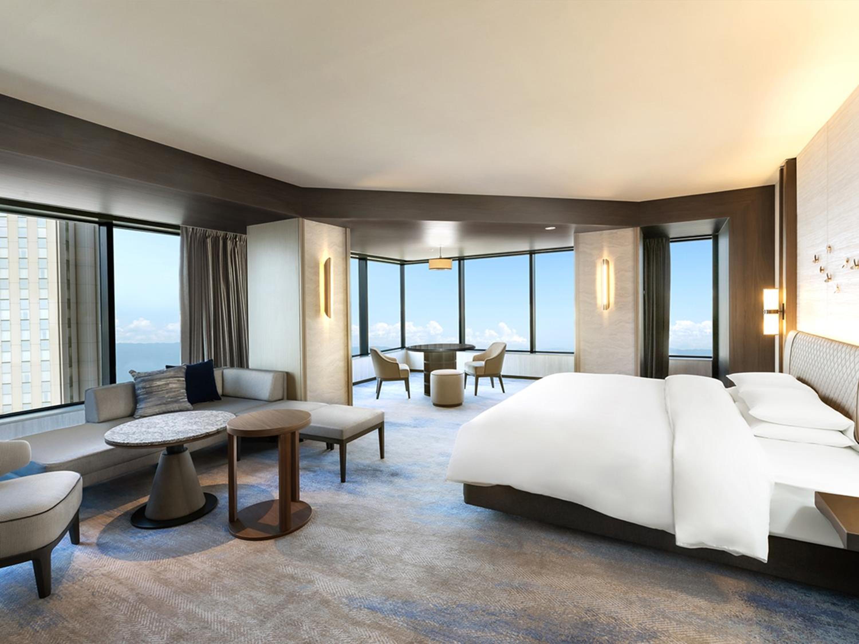 Renovated Premier King Room - Club Lounge Access - Non-Smoking