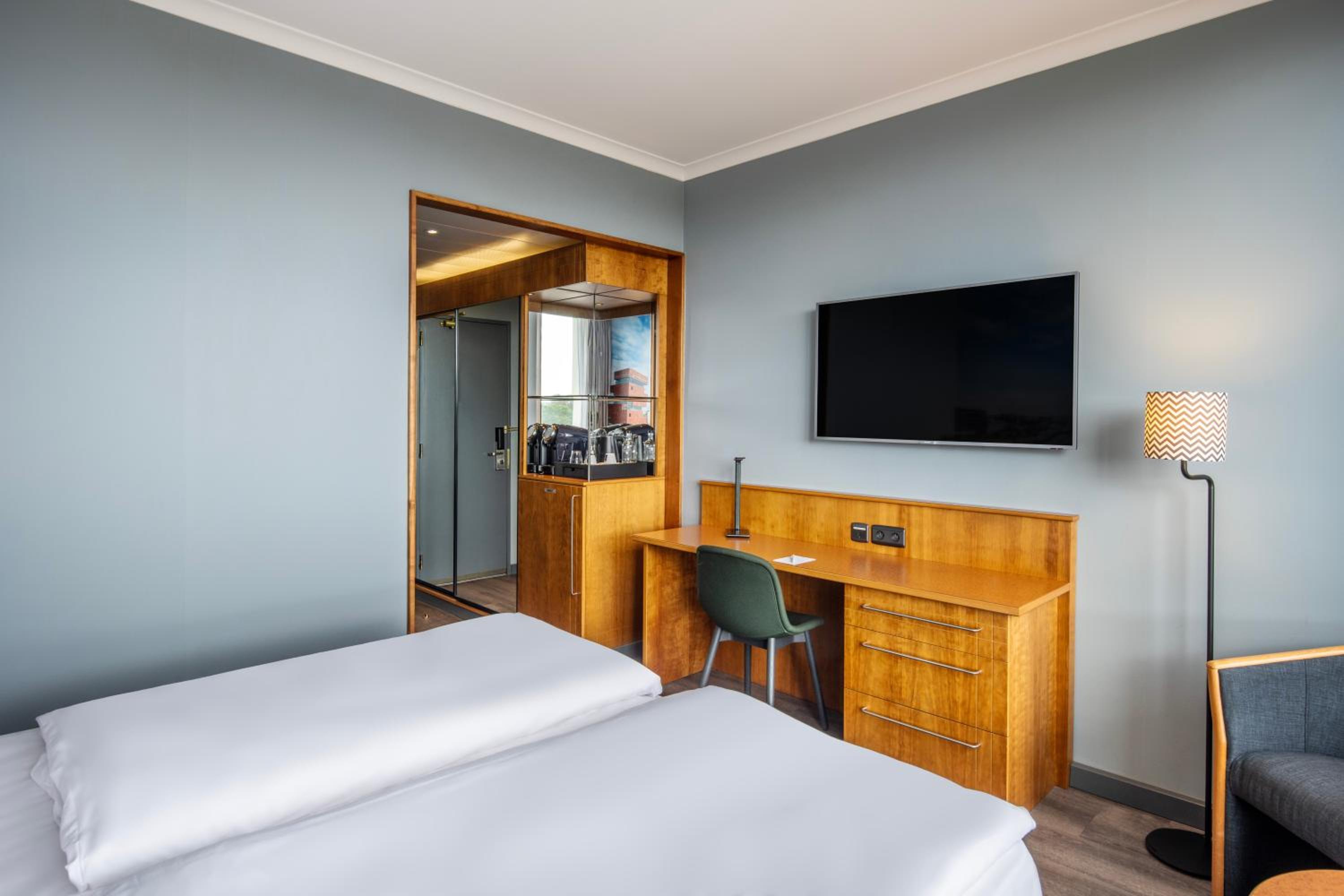 Standard Queen Room
