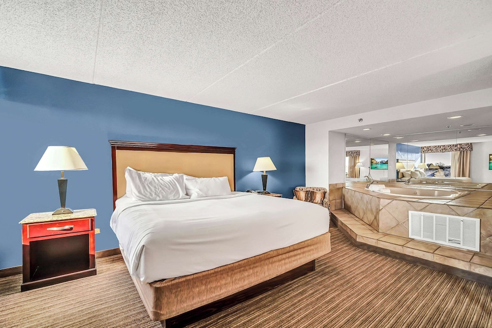 Suite, 1 King Bed, Non Smoking, Jetted Tub