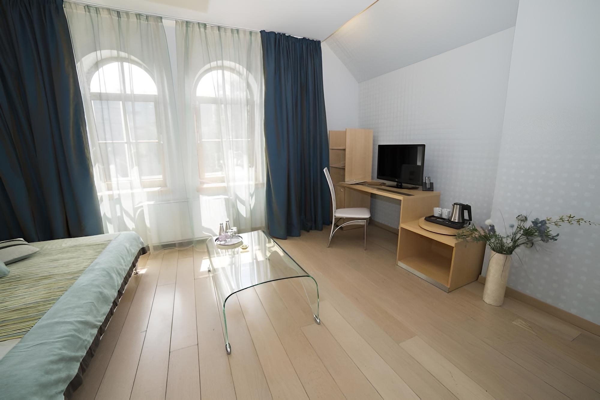 Deluxe Double Room, 1 Queen Bed, Non Smoking, City View