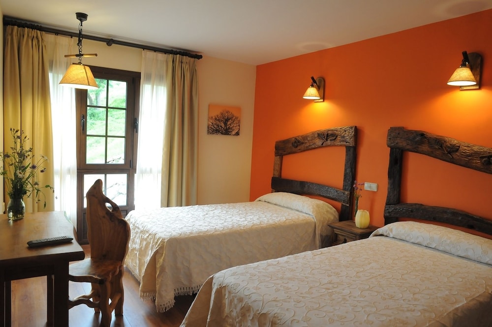 Twin Room (Cerezo y Nogal)