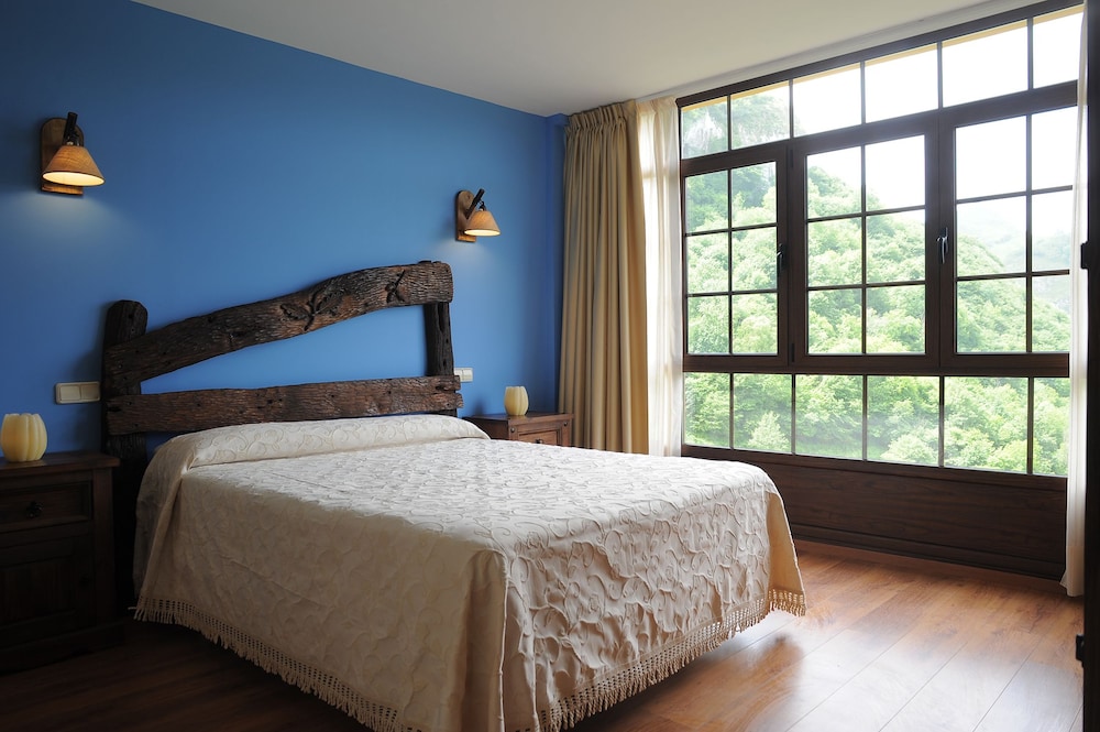 Premium Double Room (Roble)