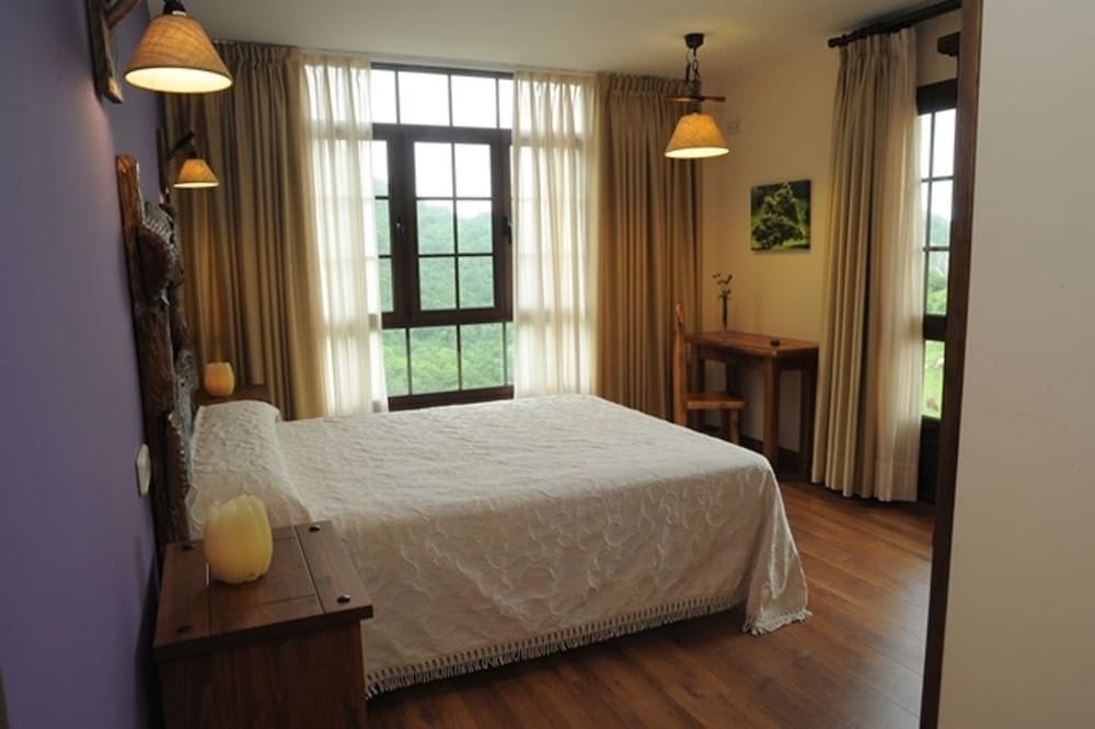 Superior Double Room (Castaño)