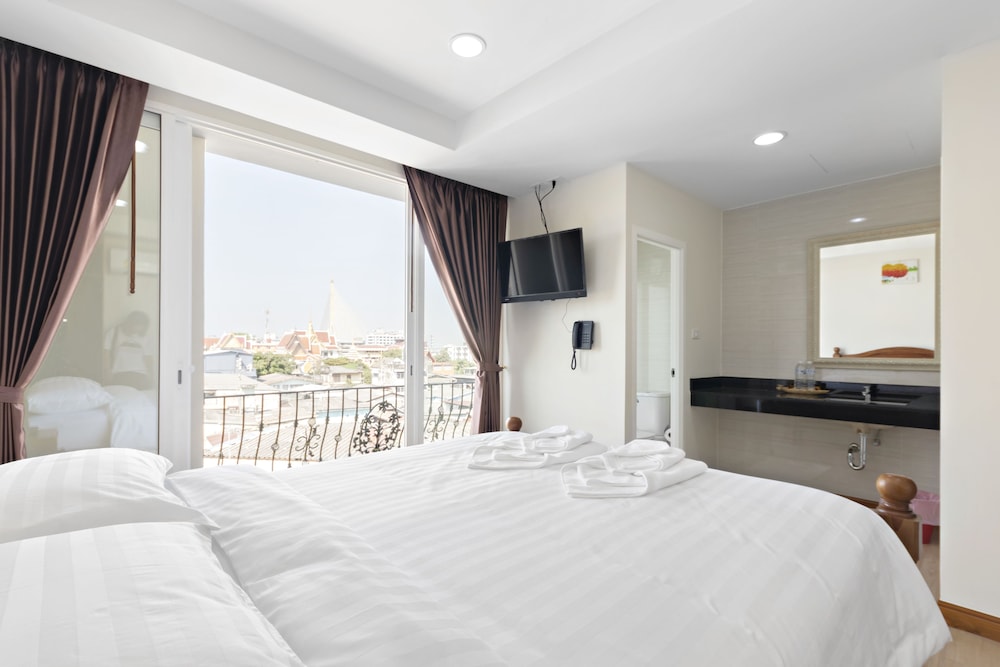 Deluxe Double Bed