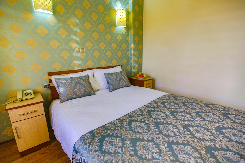 Comfort Tek Buyuk Yatakli Oda, 1 Buyuk (Queen) Boy Yatak, Sigara Icilemez,Sehir Manzarali