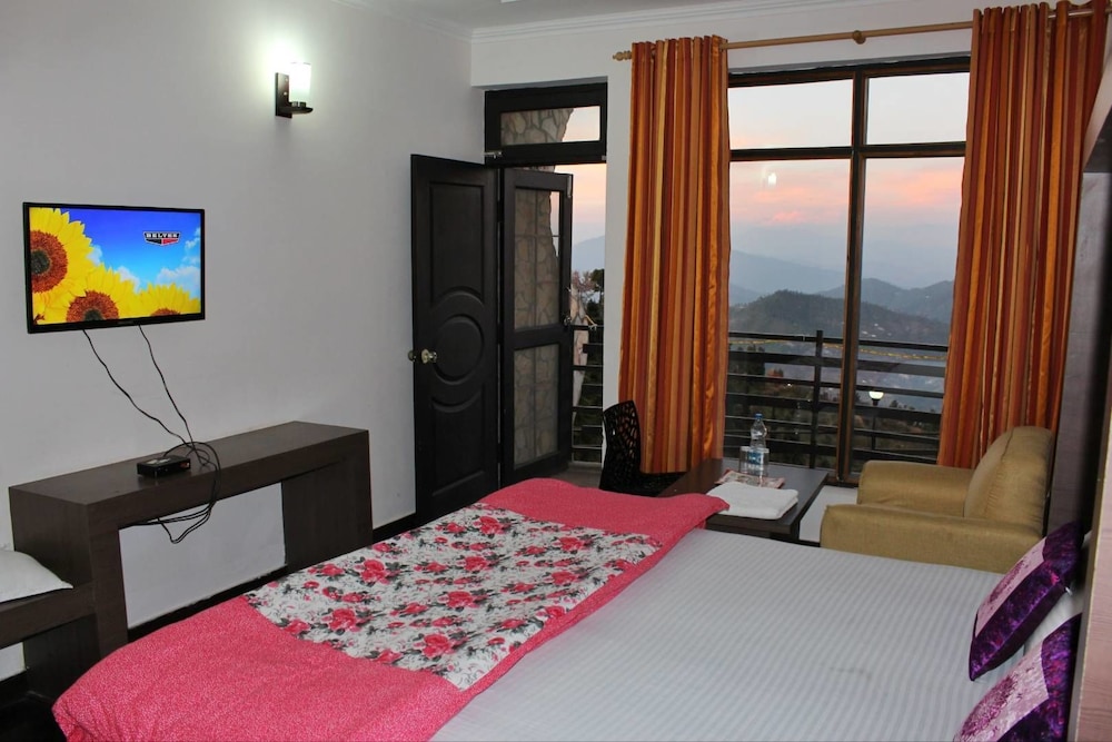 Deluxe Double Room, 1 Large Twin Bed, Accessible, Mountain View