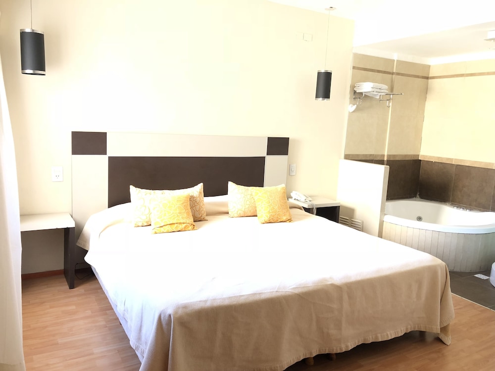 Premier Room, Jetted Tub