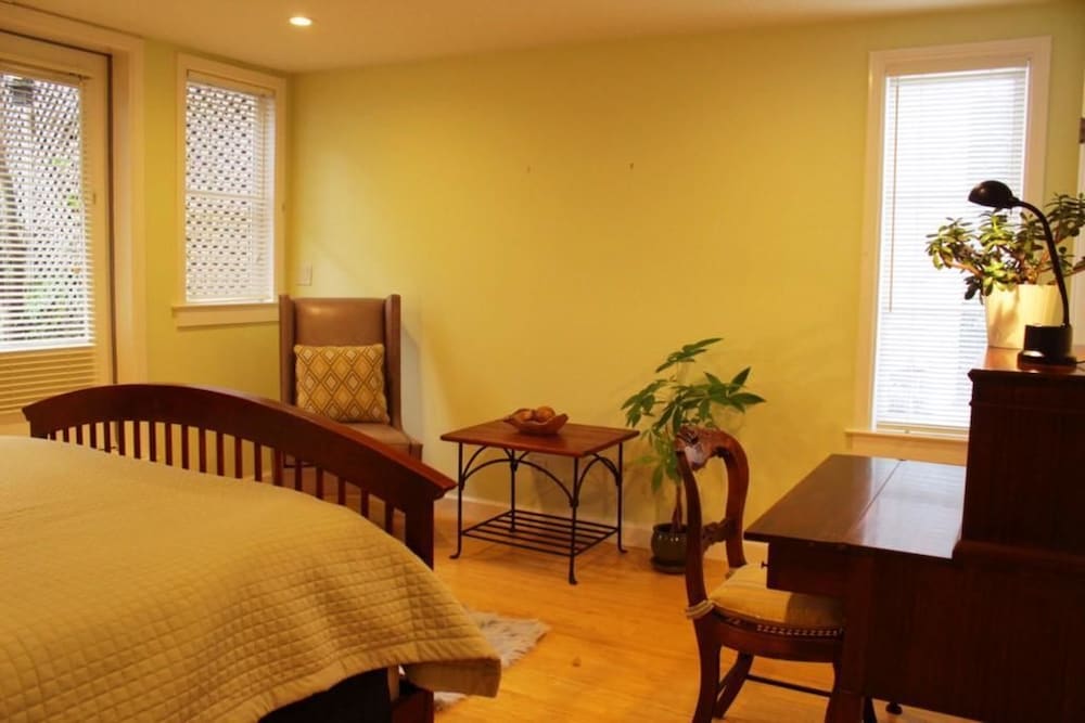 House, Multiple Beds (Cow Hollow Studio)
