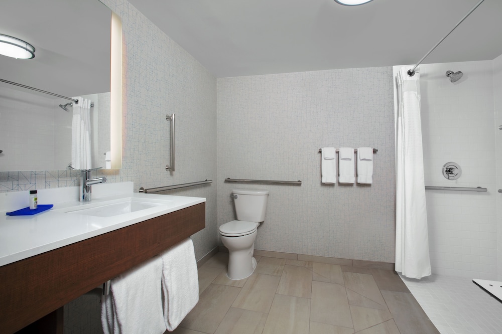 Room, 2 Queen Beds, Accessible, Non Smoking (Mobility)