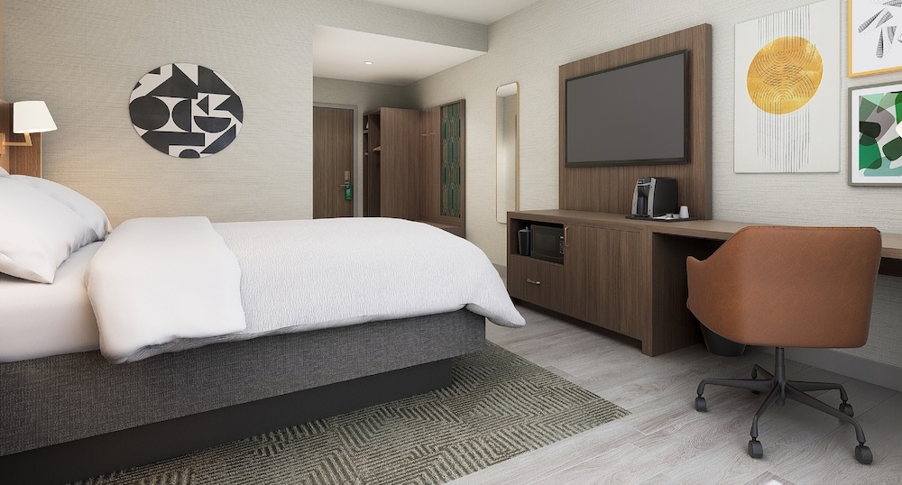 Standard Room, 1 King Bed, Accessible Bathtub (Communications)
