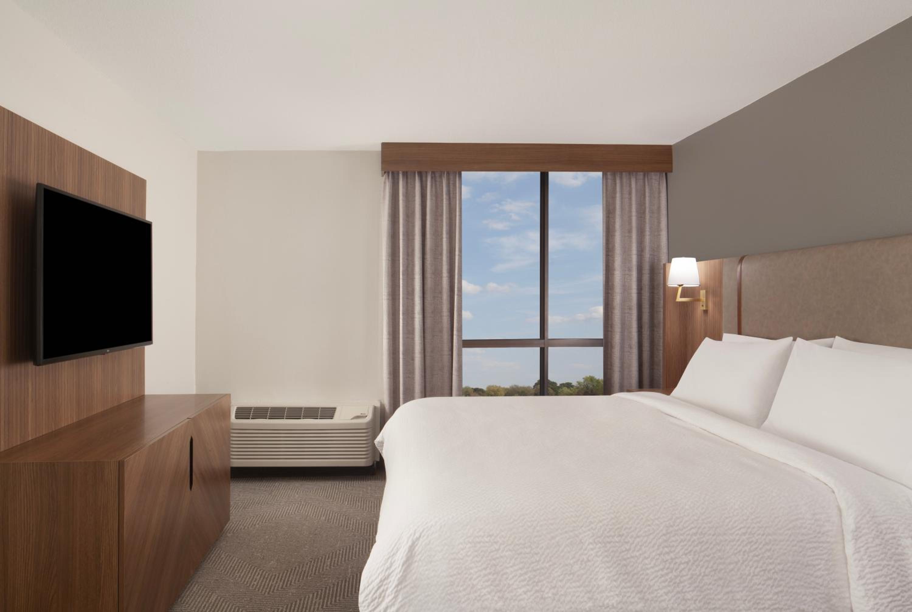One-Bedroom King Suite with Roll-In Shower