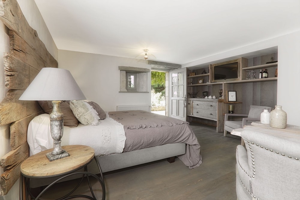 Luxury Room, 1 King Bed, Non Smoking, Garden View