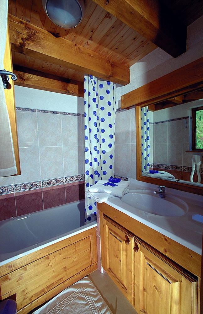 Apartment with living room-fireplace- Private terrace, Glacier View