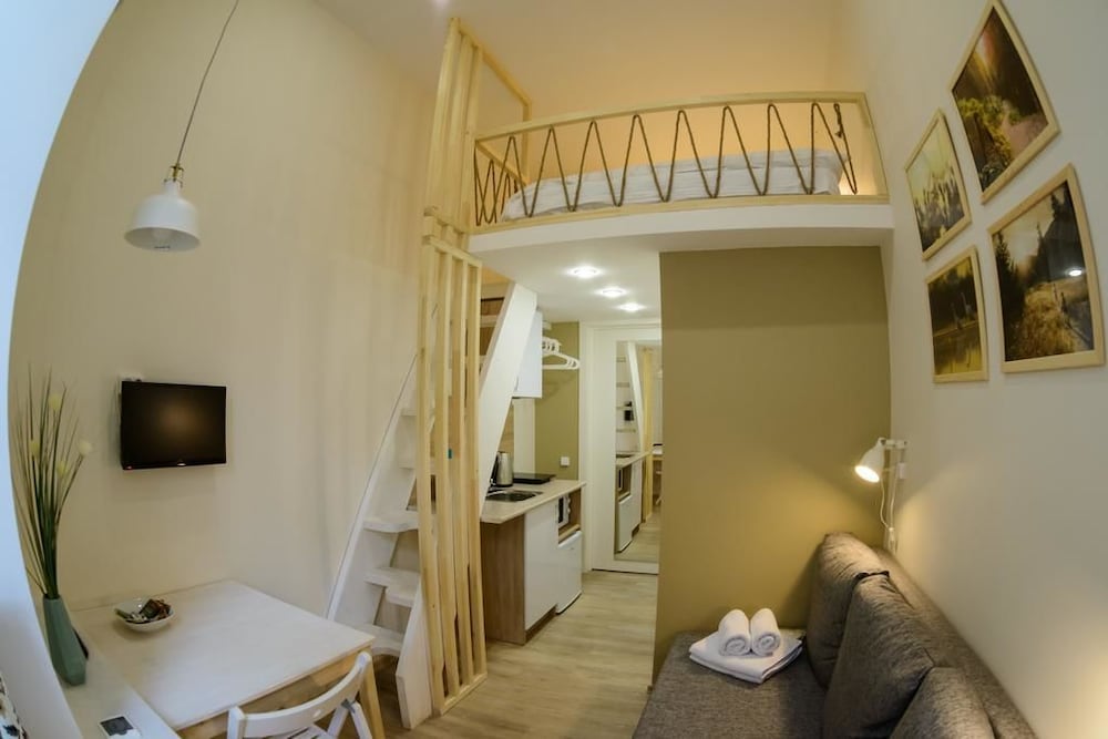 Apartment (Split Level)