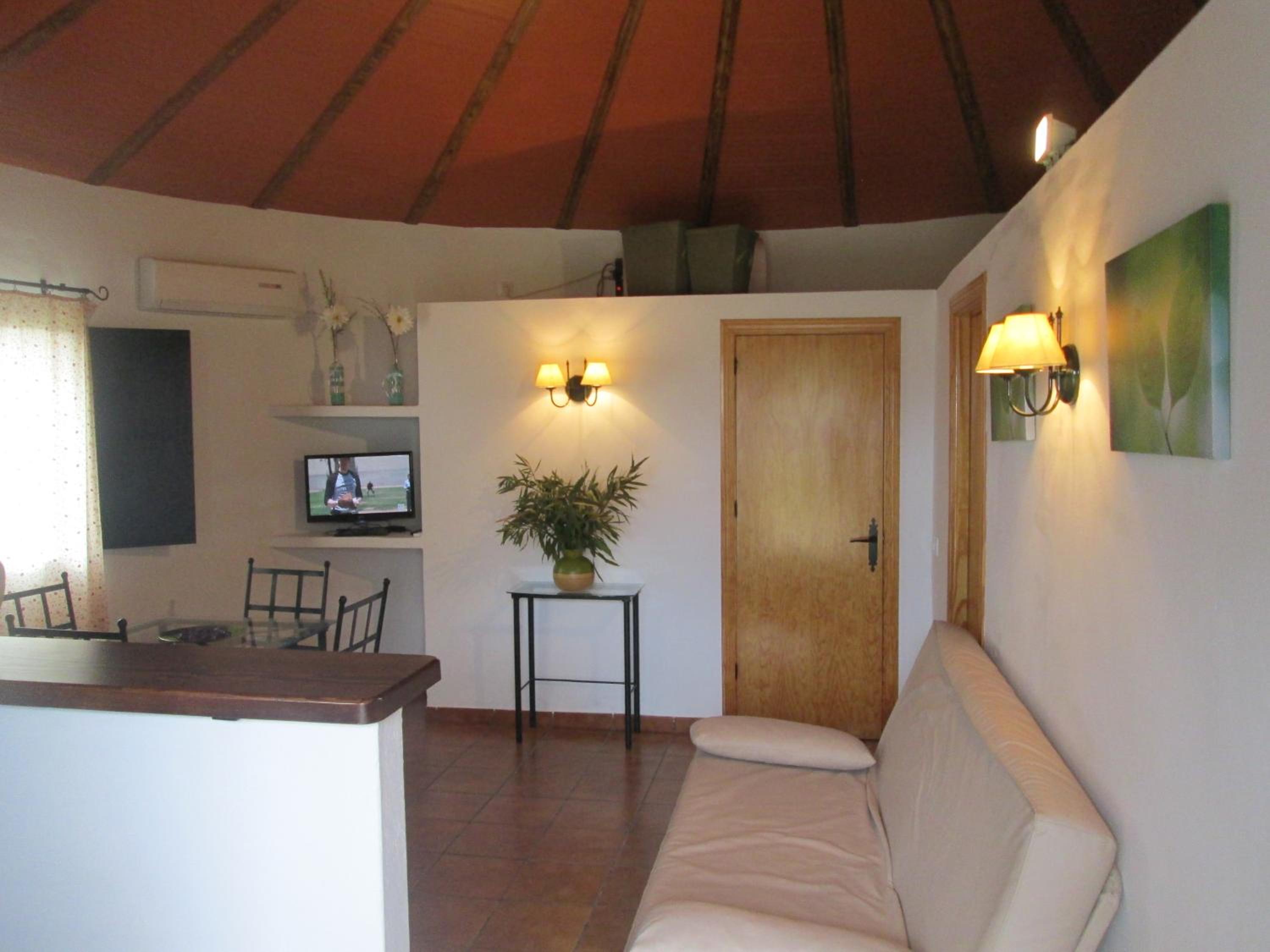 Cottage with Twin Bed