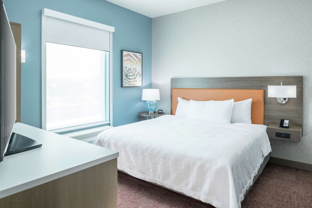Suite, 1 King Bed, Accessible (Hearing)