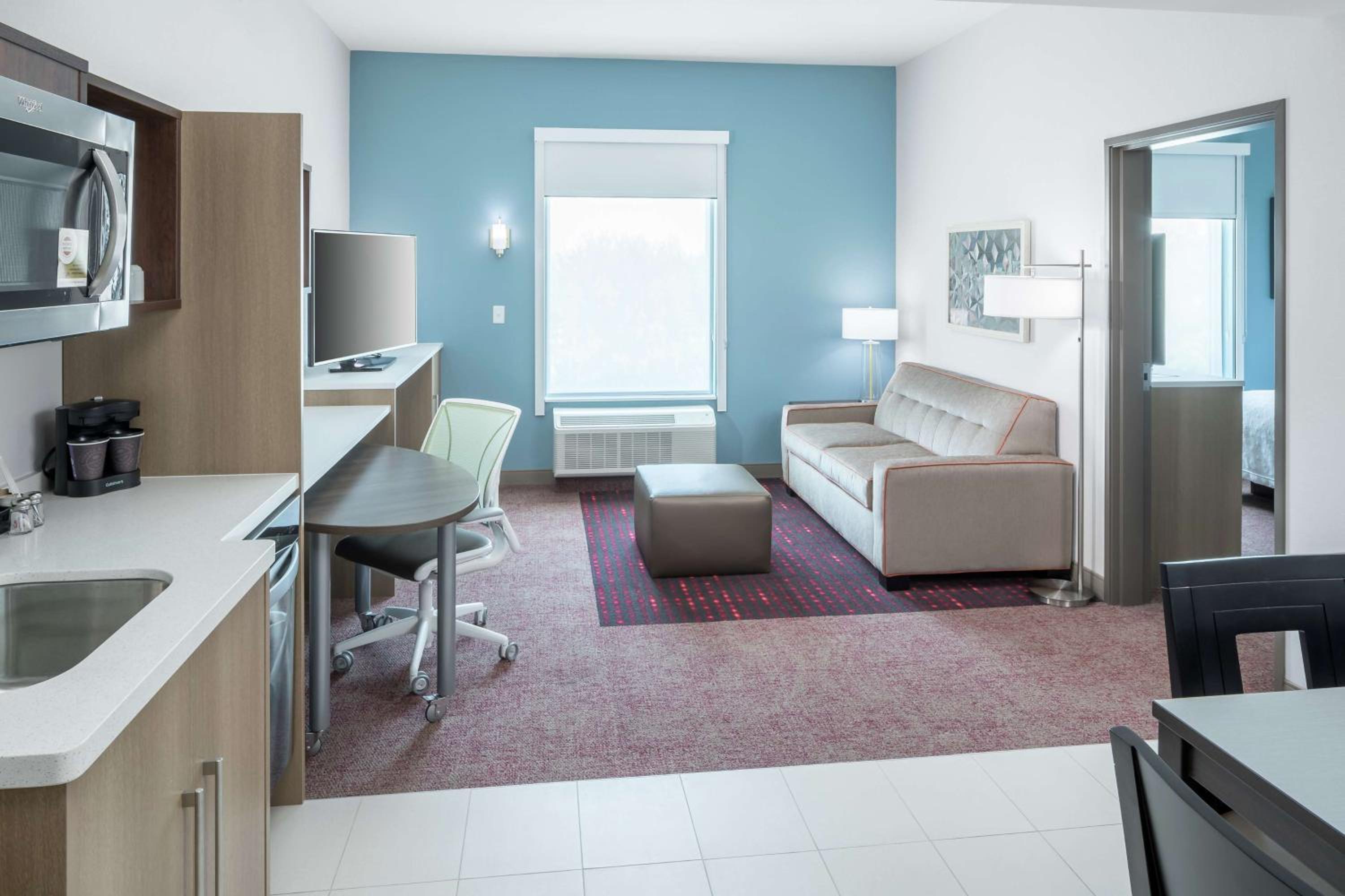 One-Bedroom King Suite - Non-Smoking