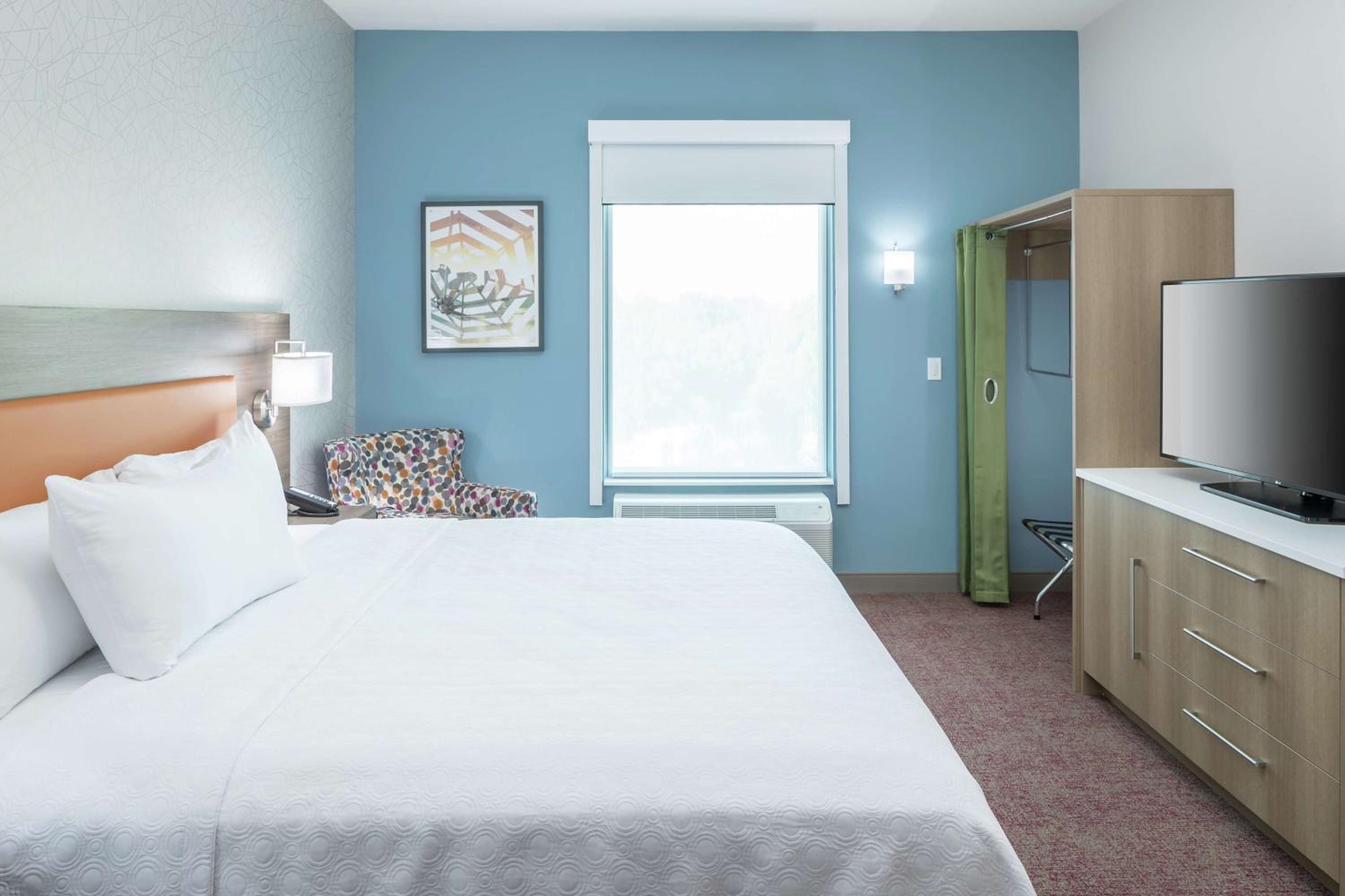 King Suite - Mobility Access/Non-Smoking