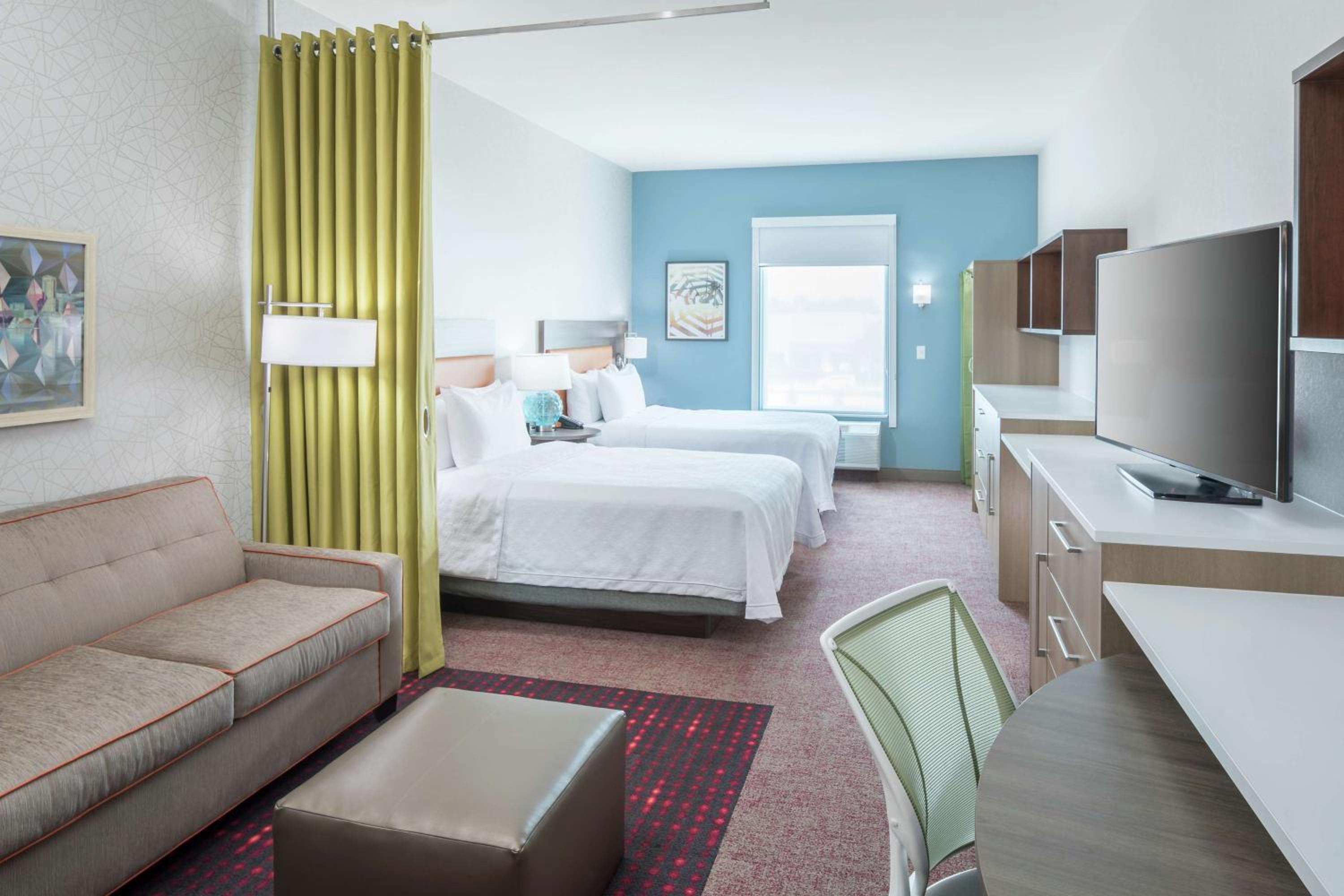 Queen Studio with Two Queen Beds - Non-Smoking
