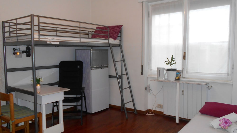 City Twin Room, 1 Bedroom, Shared Bathroom