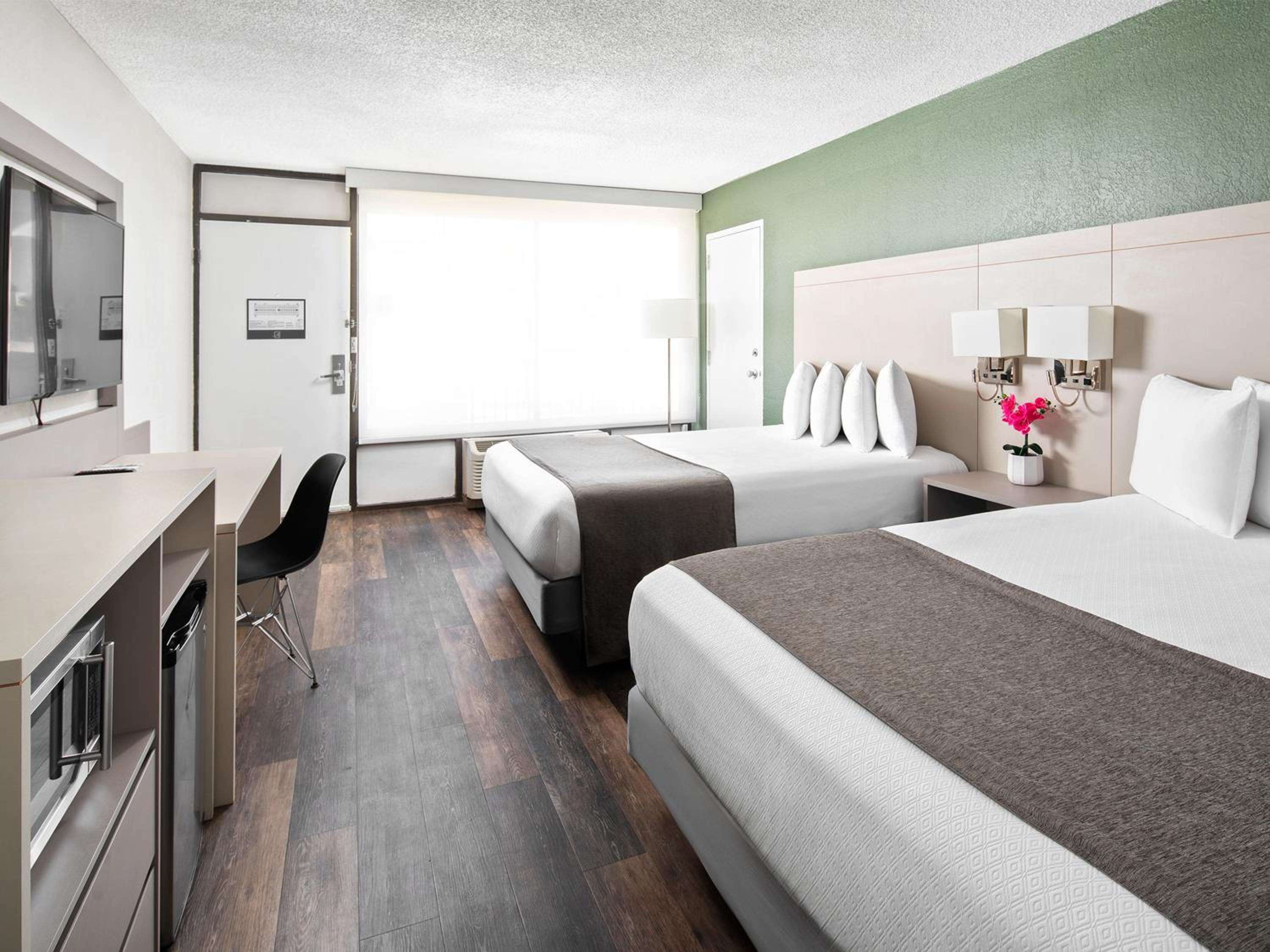 Deluxe Queen Room With Two Queen Beds