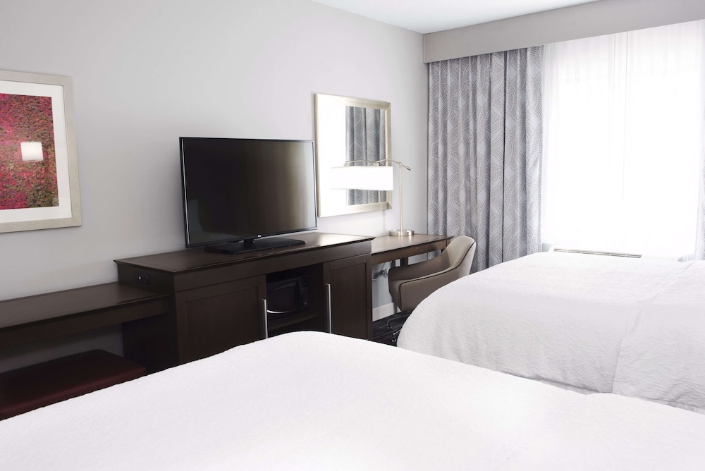 Room, 2 Queen Beds, Accessible, Bathtub