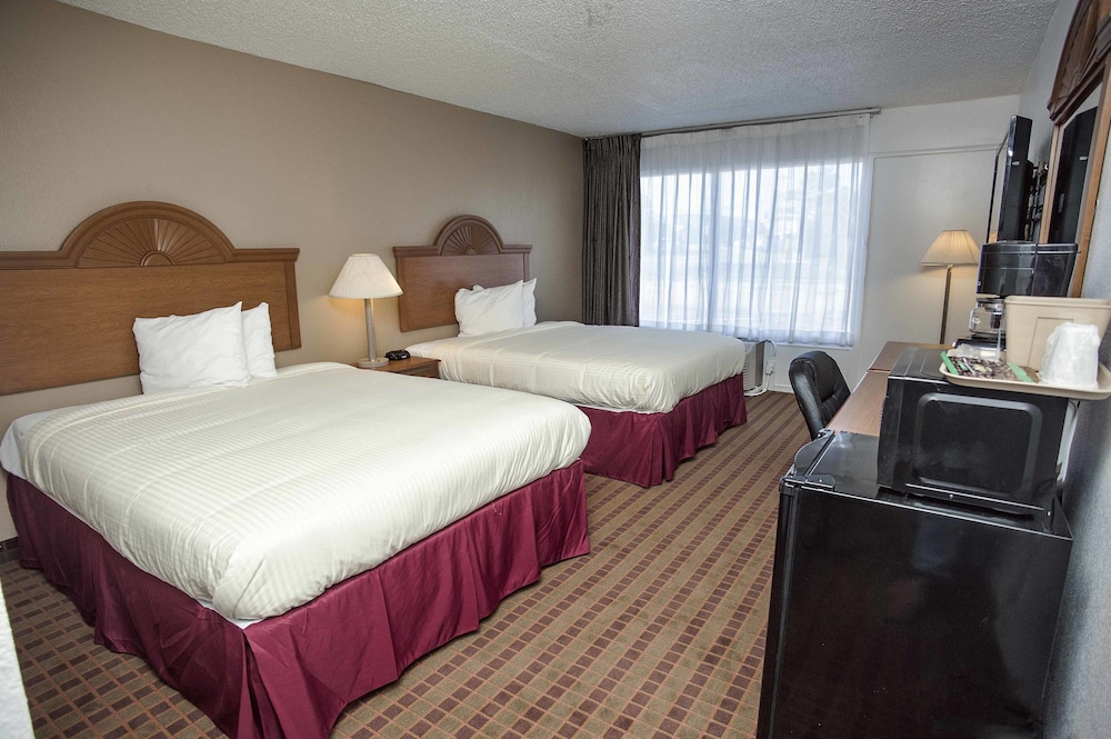 Standard Room, 2 Queen Beds, Non Smoking