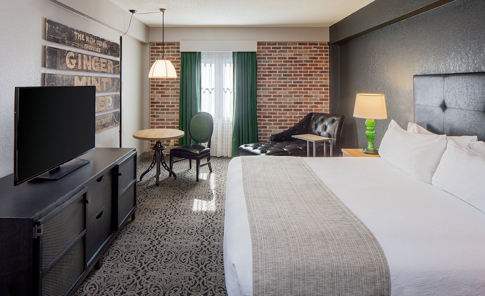 Standard Room, 1 Queen Bed, Accessible Bathtub (Mobility)
