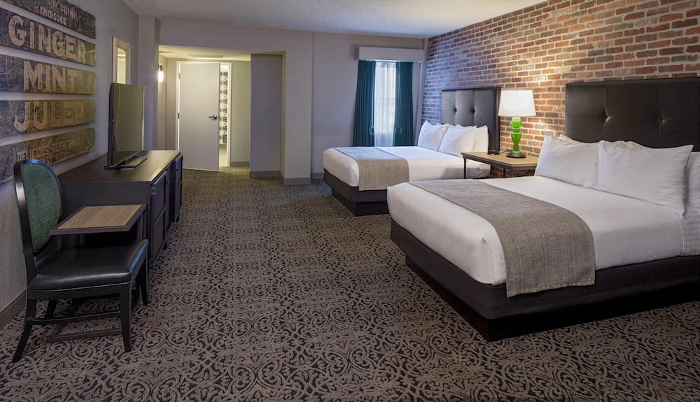 Standard Room, 2 Double Beds, Accessible Bathtub (Mobility)