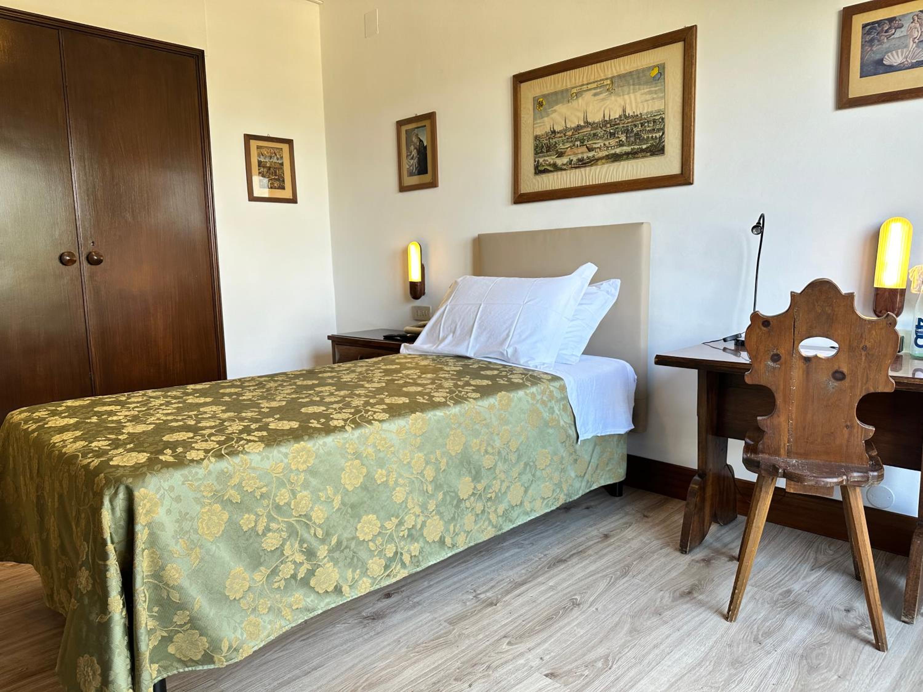 Single Room with Terrace