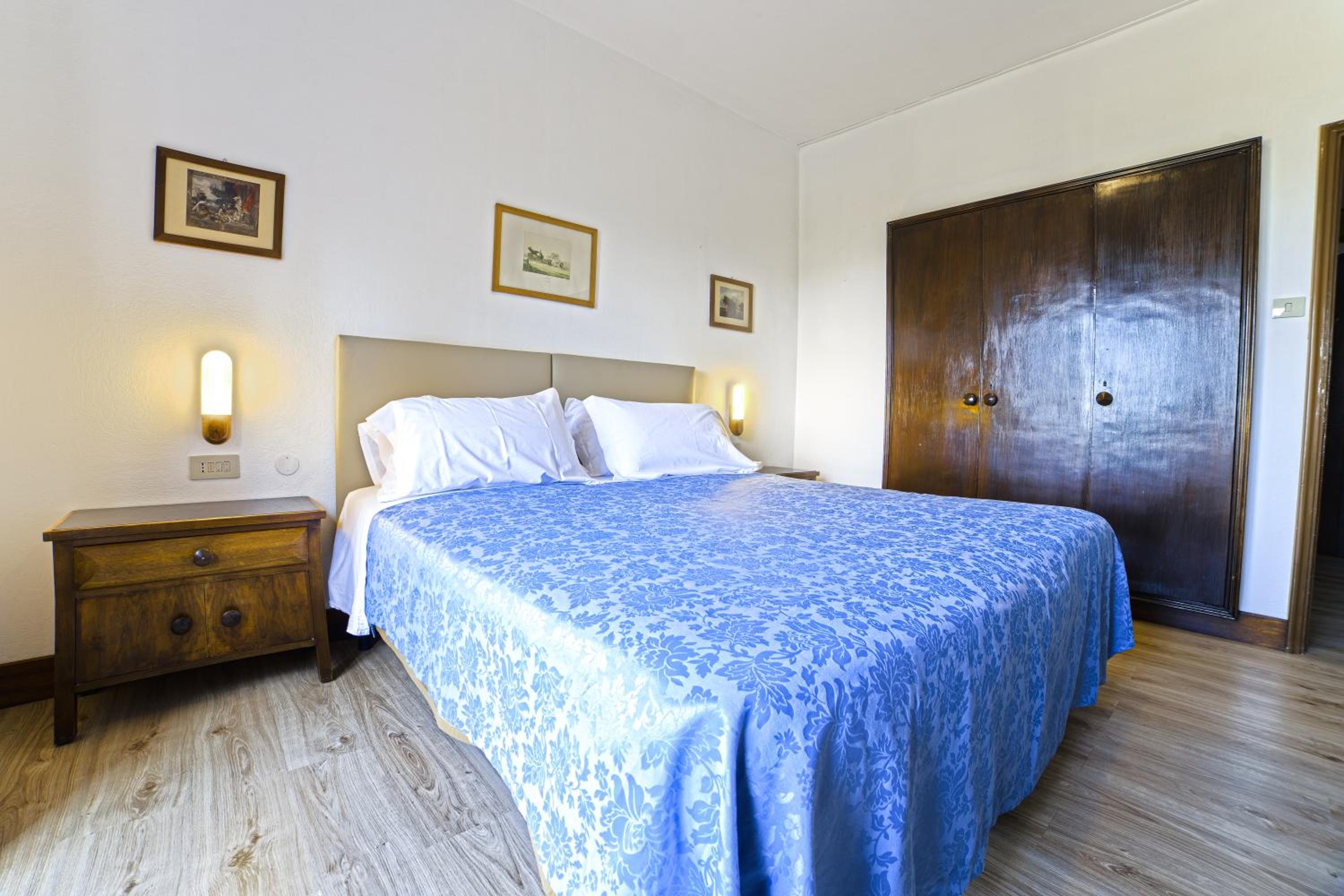 Double or Twin Room with Bathroom