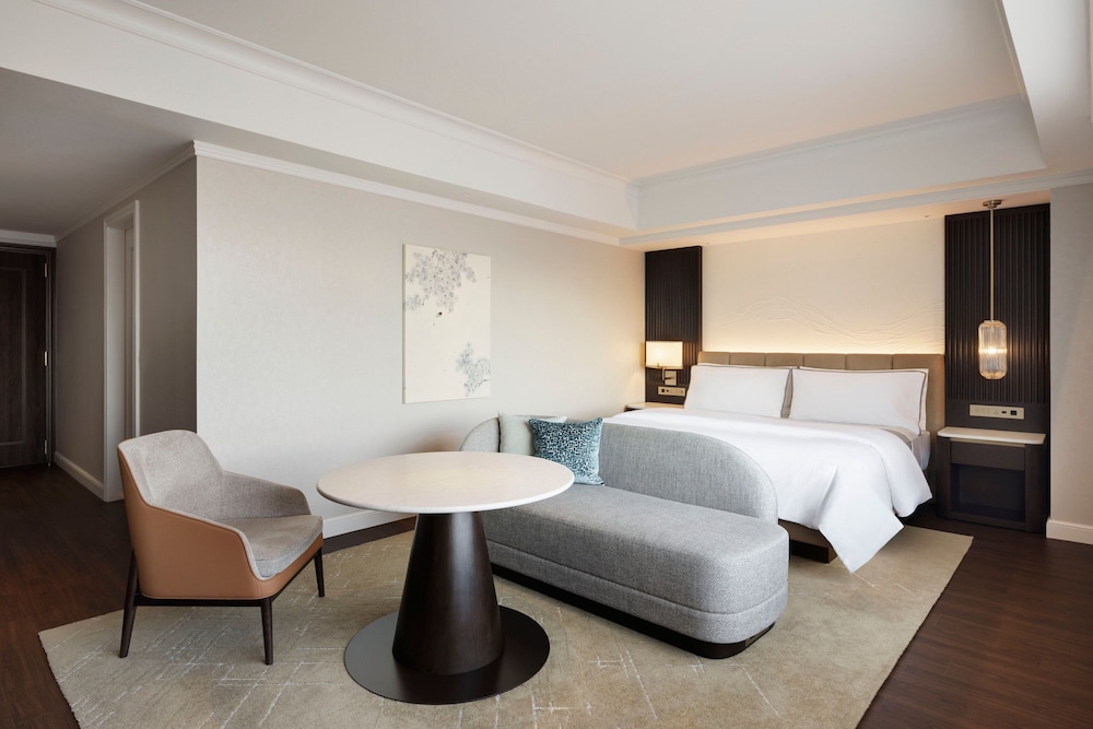 Deluxe Room, 1 King Bed