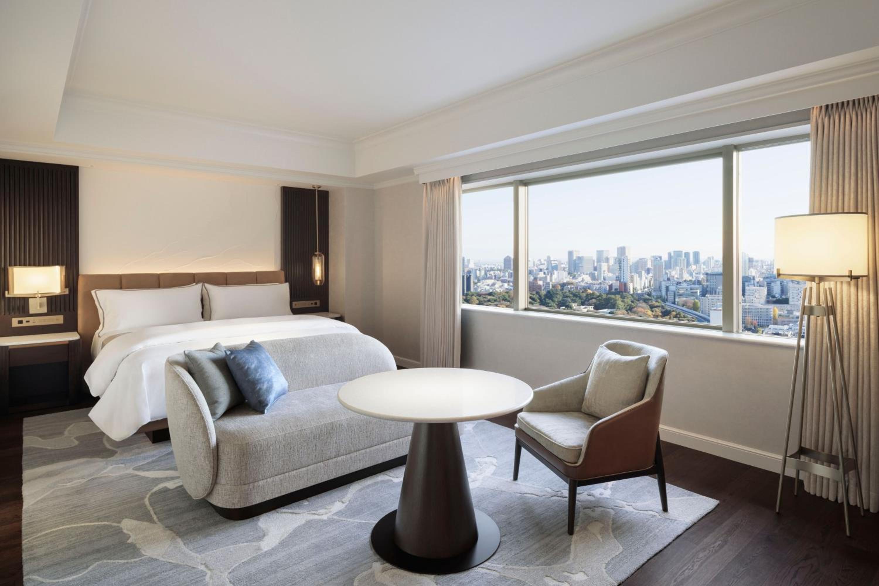 One-Bedroom Executive Suite - Club Lounge Access