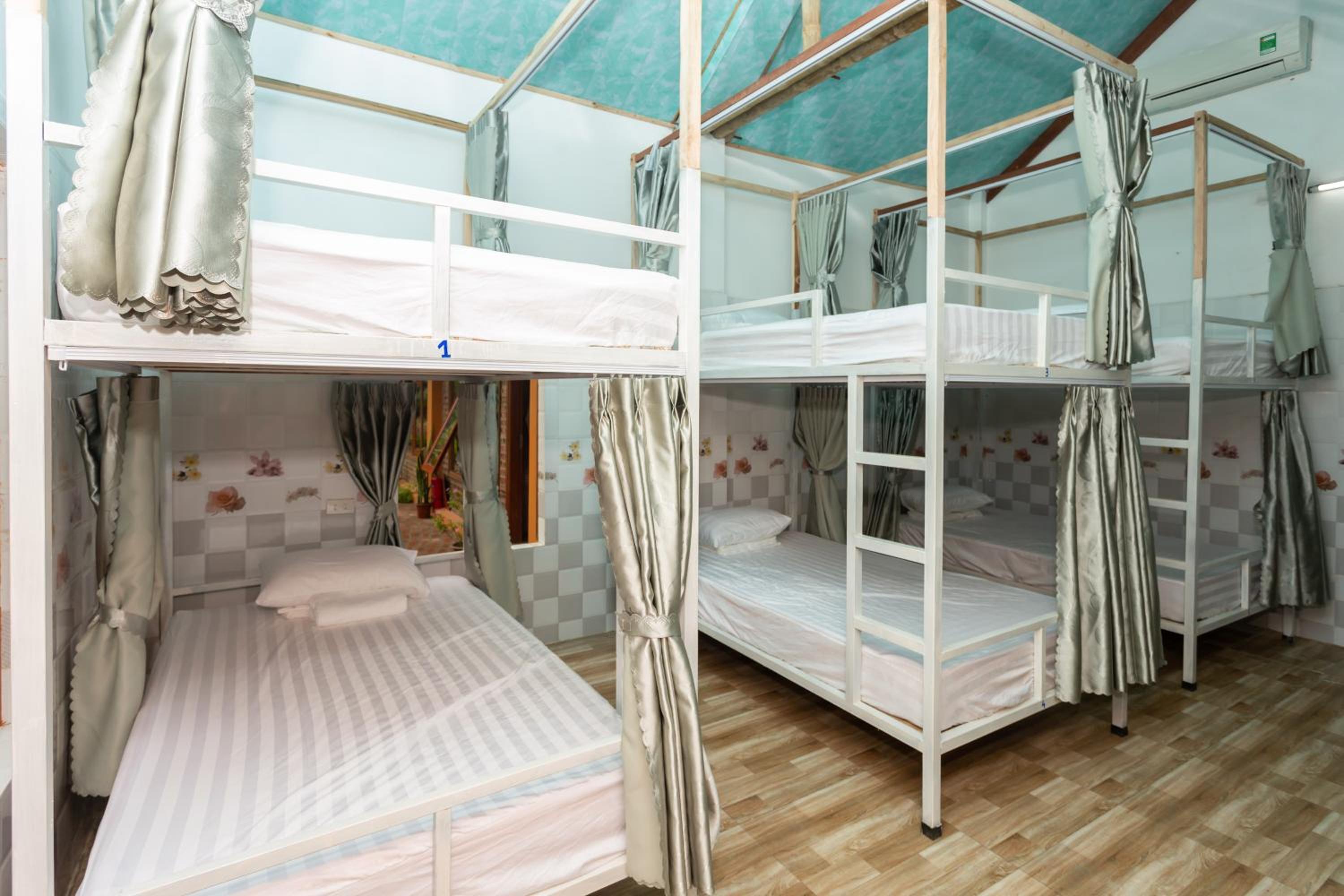 Bunk Bed in Mixed Dormitory Room