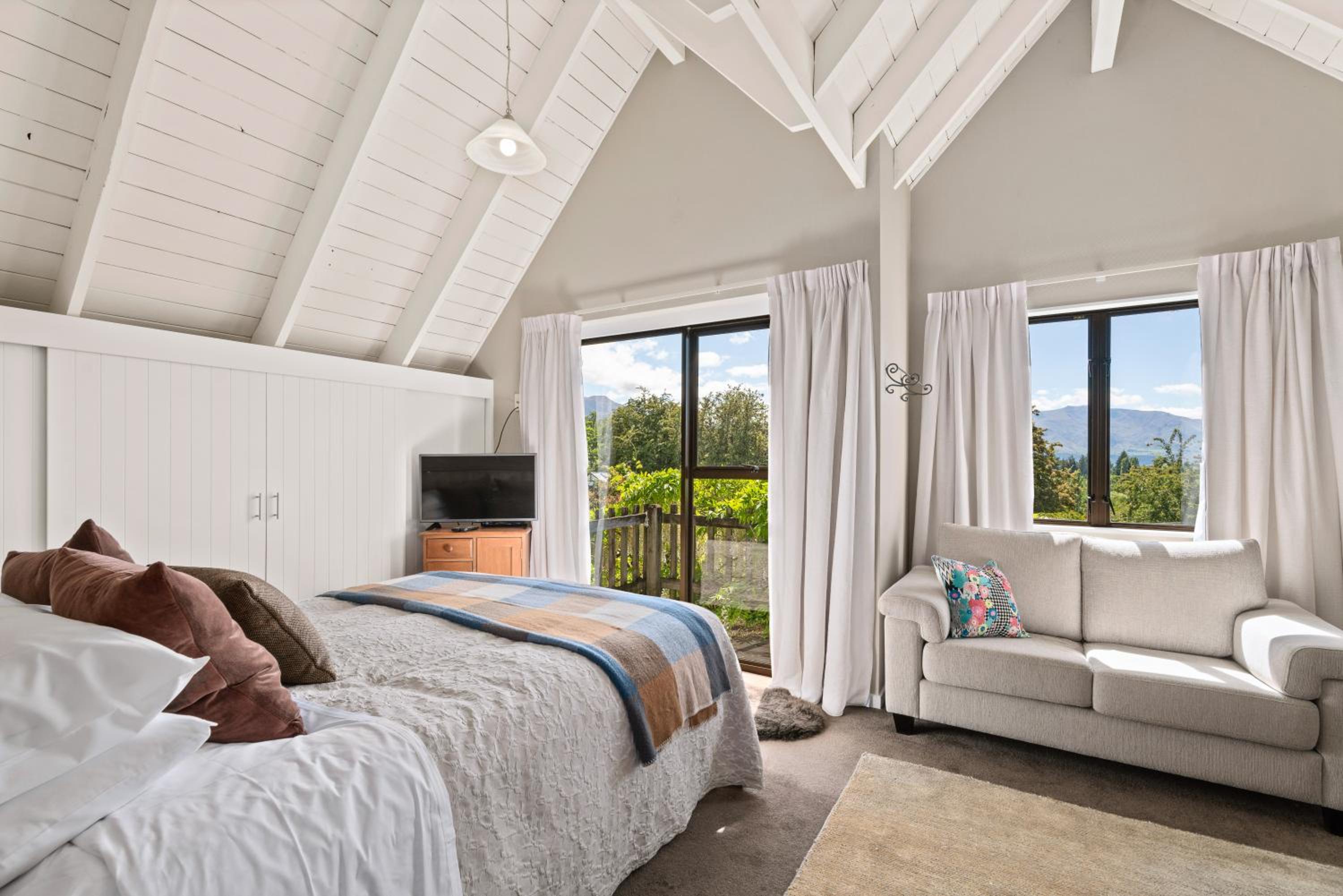 Deluxe King Suite
