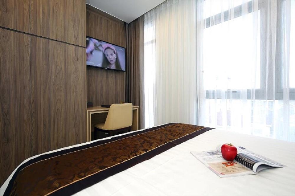 Deluxe King Suite with Landmark 81 view