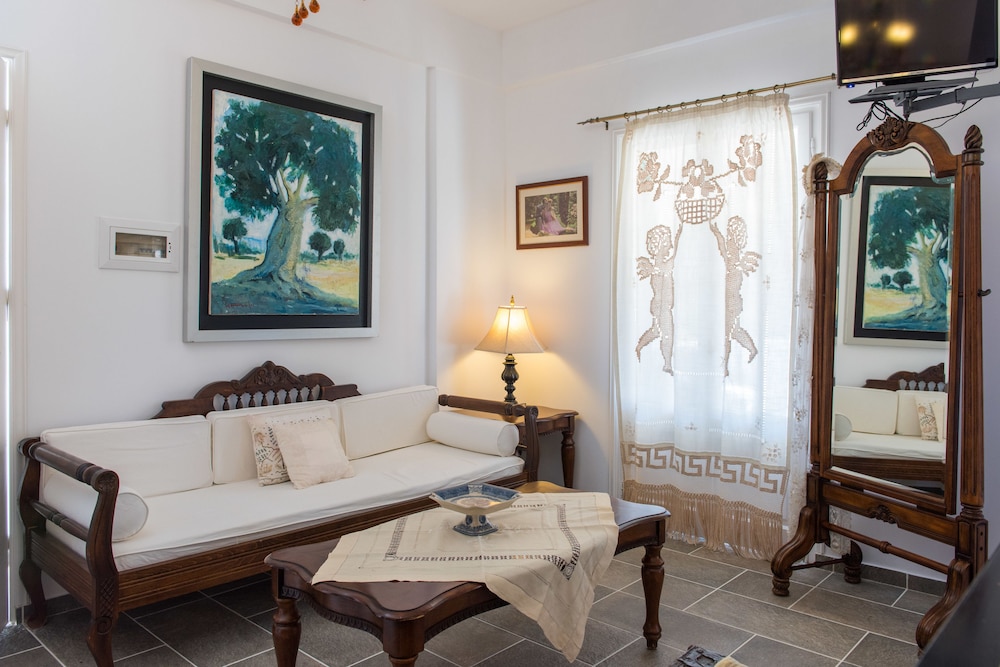 Honeymoon Suite, Sea View