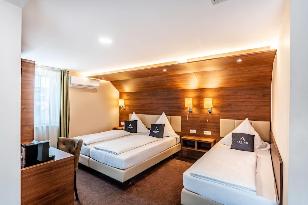 Room, Multiple Beds